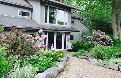 Sandy Point House | "🌊🏖️ Private beach🌲🏞️ Acadia?. 🦞🛥️ Bar Harbor😴 Sleeps 20🐾🐶 Pet friendly❤️affordable