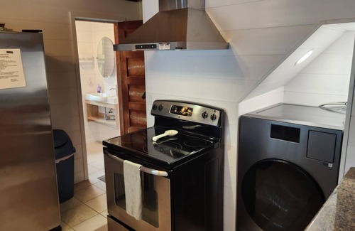 Old Lyme House | Private Beach - Charming 3-bedroom cottage in peaceful Old Lyme with WiFi, AC