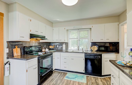 Gloucester House | Private Beach! Dream vacation at your private beach in Gloucester