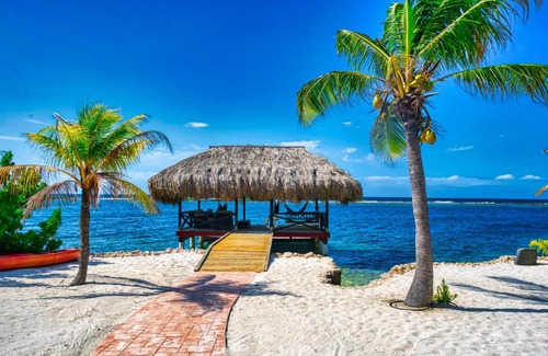 De Bruynewijk Villa | Private Beach Ocean Front Boat Dock Tiki Bar
