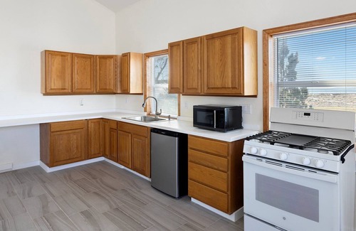 Oak Harbor House | Private Beachfront Access Guesthouse in Oak Harbor!