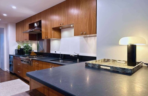 Turtle Bay House | Private, Beautiful Eastside Townhome near UN