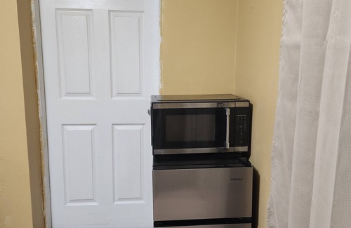 East Colfax House | Private bedroom and bathroom in Denver. Private entrance and wifi