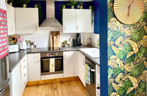 Glasgow House | Private Bedroom & Bathroom with Amazing View in Quirky Townhouse