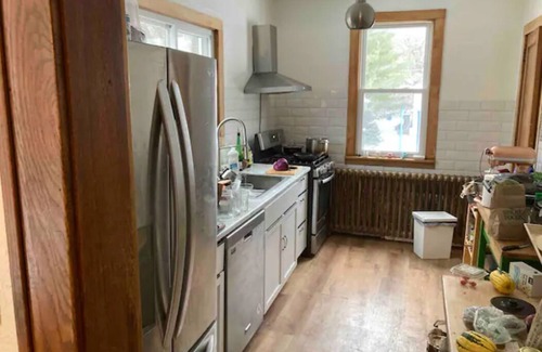 Macalester - Groveland House | Private bedroom in a cute old hardwood charm unit -next to Macalester college.