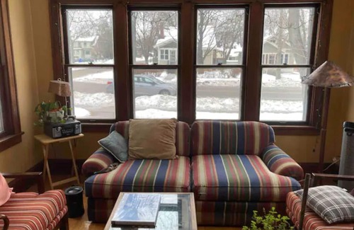Macalester - Groveland House | Private bedroom in a cute old hardwood charm unit -next to Macalester college.