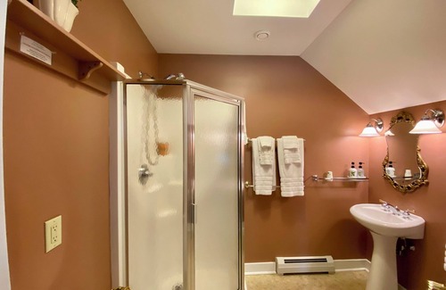 Guilford Bed & Breakfast | Private bedroom in the Green River Bridge Inn. A full breakfast is included.