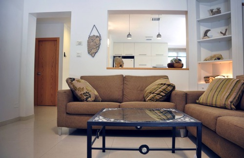 Giv'atayim Villa | Private boutique villa with back yard- 10 min from TLV center