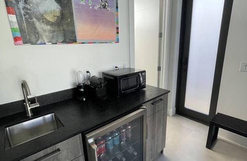 Wilton Manors House | Private Cabana - walk to the Drive