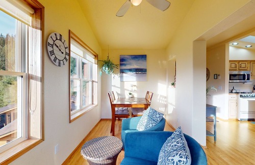 Brookings Cabin | Private cabin close to trails with hot tub, grill, and dazzling ocean views