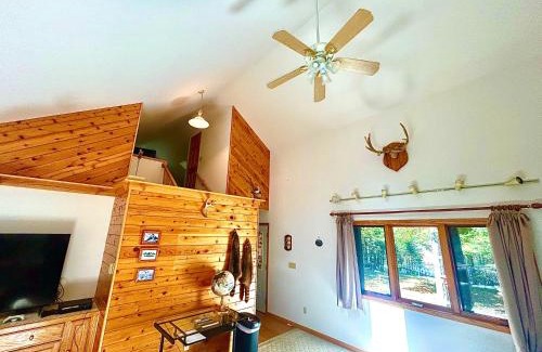 Crandon House | Private Cabin Getaway