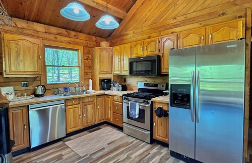 Freeburg Cabin | Private Cabin with Pond on Family Farm