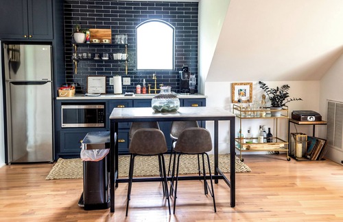 Lockeland Springs House | Private Carriage House in Diverse & Historic East Nashville- Minutes to Downtown