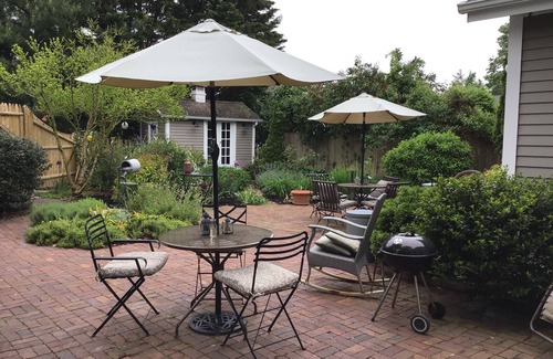 Mystic Cottage | Private Carriage House, Historic Downtown Mystic