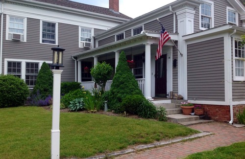 Mystic Cottage | Private Carriage House, Historic Downtown Mystic