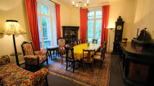 La Moncelle House | Private Castle with Park - Château Guillermo