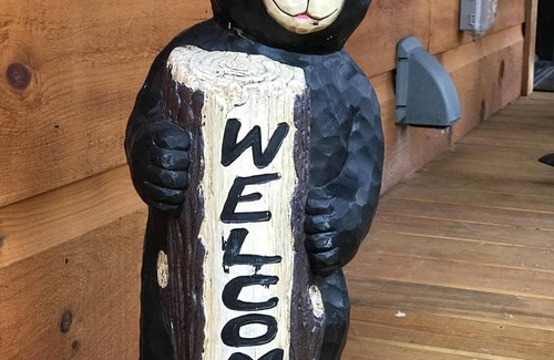 Russell Springs Cabin | Private Catch & Release Lake - Boat Rental Included! Close To Lake Cumberland!