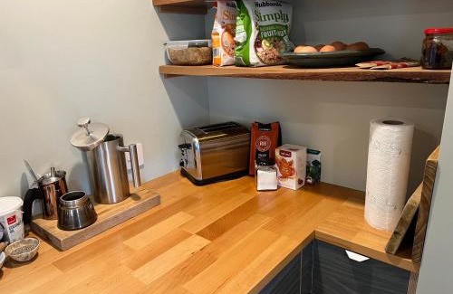 Nelson South Apartment | Private central Nelson apartment