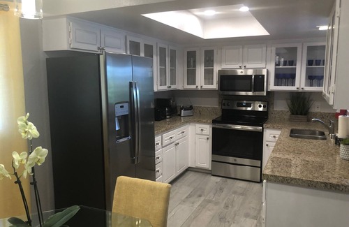 Palm Springs Condo | Private charming upper level 2 bed/2 bath cozzy condo