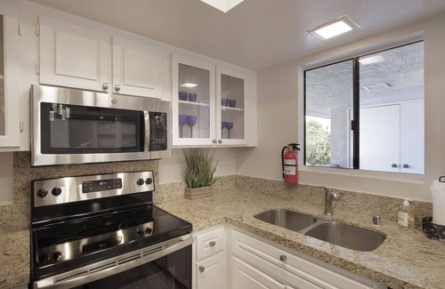 Palm Springs Condo | Private charming upper level 2 bed/2 bath cozzy condo