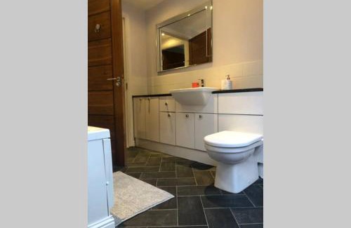 Blair Drummond Apartment | Private Coach house in gated residence
