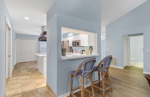 Vineyards Condo | Private coastal retreat in The Vineyards— 15 min from the beach!