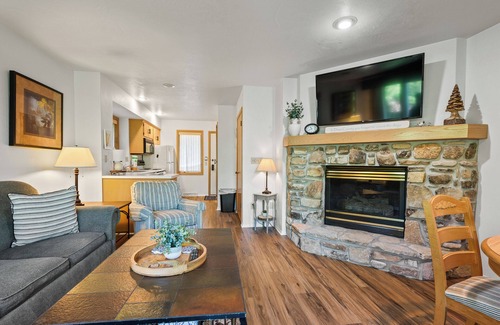 Fish Creek Condo | Private Condo-Walking distance to Downtown Fish Creek