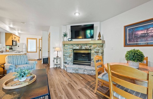 Fish Creek Condo | Private Condo-Walking distance to Downtown Fish Creek