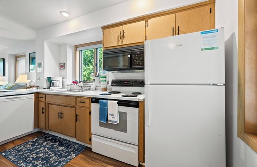 Fish Creek Condo | Private Condo-Walking distance to Downtown Fish Creek