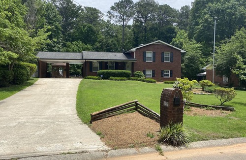 Church Street House | *Private/Contempo/Cozy/House & pool/17 min from ATL & in the Atlanta Metro Area*