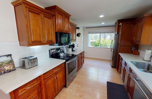 Windsor Cottage | Private Cottage 5 minutes from Downtown Healdsburg and Windsor on country lane