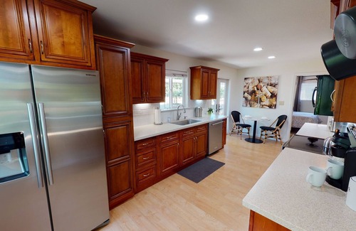 Windsor Cottage | Private Cottage 5 minutes from Downtown Healdsburg and Windsor on country lane