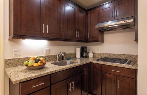 Pasadena Cottage | Private cottage at 5 stars Resort 2Room 2Bath Luxury suite with parking