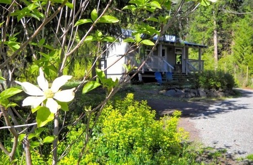 Pender Island Cottage | Private cottage in a quiet garden setting. Sunny, cozy, pet-friendly.