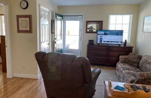 Fort Collins Cottage | Private Cottage, near CSU, Old Town and the Foothills