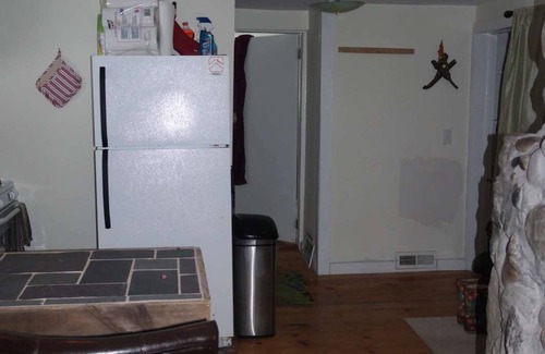 Jamaica Cabin | Private Cottage With Hot Tub! Close to Pikes Falls, village, and hiking!