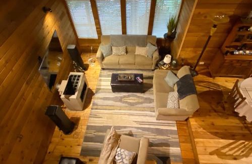 Enumclaw Ski Chalet | Private Cozy 3 BR Cabin near Mt Rainier, Sunrise & Crystal Mt Hiking
