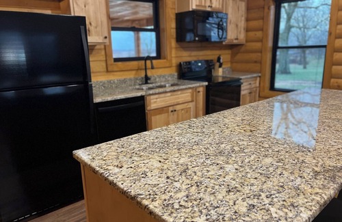 Harrodsburg Cabin | Private Cozy Cabin on Bourbon Trail with Hot Tub