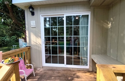 Red Hill Apartment | Private Cozy Room Getaway Golf Course View CCU, HGTC, CMC, 20 Restaurant 1 Min.