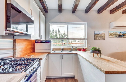 Pinyon Pines House | Private Deck + Views: Mountain Center Home!