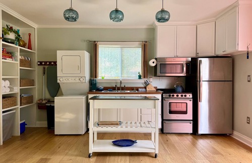 Charleston Apartment | Private Detached Guest House Close to Historic Charleston