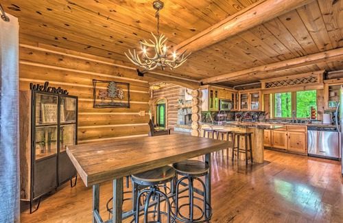 Mid America Cabin | Private Dock & Slip: Lake Hamilton Hideaway!