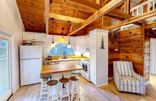 Arnold Cabin | Private dog-friendly cabin with pool access, mtn views, & deck - near skiing