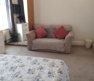 Grangetown House | Private Double Room in Cardiff