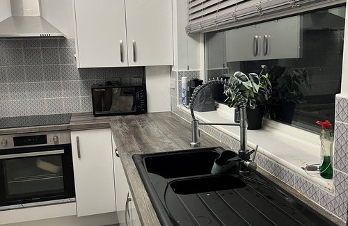 Wigan House | Private Double Room in Peaceful Neighbourhood close to Wigan City Centre.