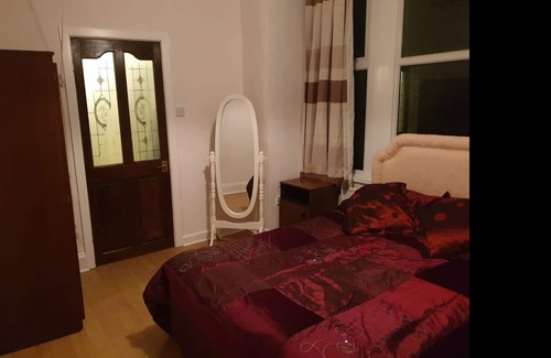 Wallasey House | Private Double Room with modern en-suite