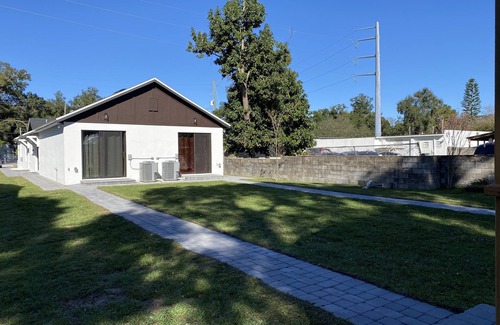 Conway House | Private duplex with queen bed and pull out couch