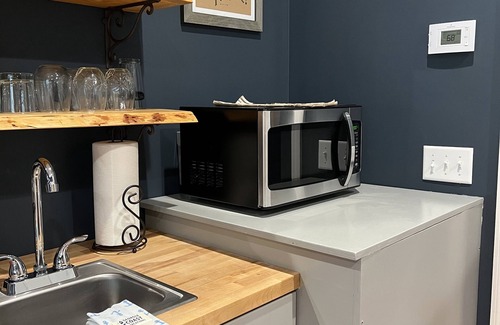 Darien Apartment | Private efficiency, Pet Friendly, private patio near Sapelo Island, kayaking