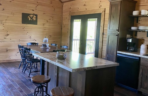 Van Buren House | Private Elk Pointe Cabin next to Big Spring Park & Current River