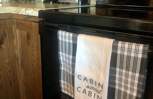 Van Buren House | Private Elk Pointe Cabin next to Big Spring Park & Current River